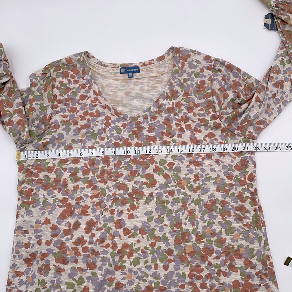 Democracy Long Sleeve Ruffle & Button Detail V-neck Multicolor - Picture 12 of 16